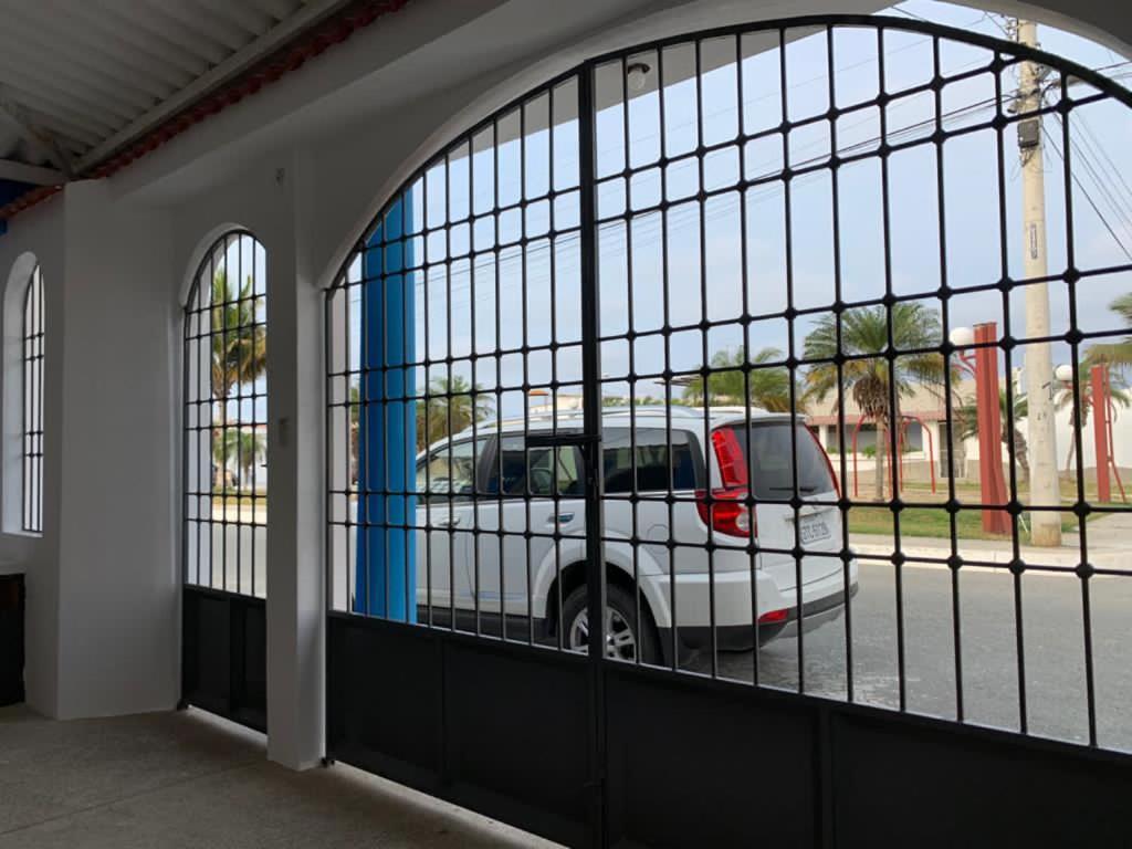 Beach House In Punta Carnero Salinas / Casa Екстериор снимка